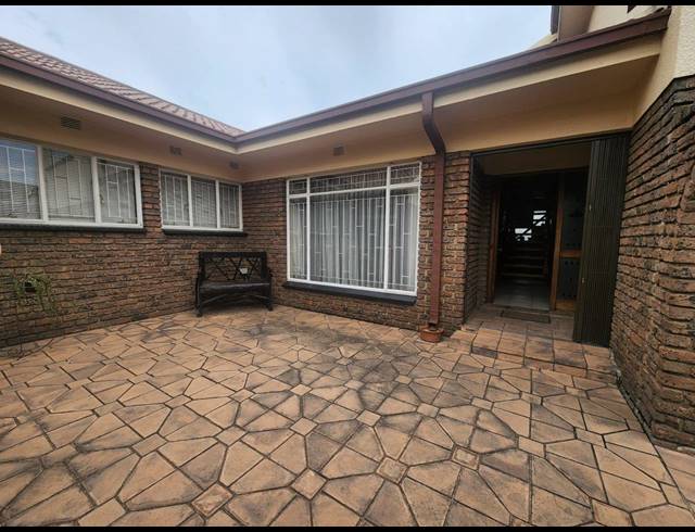 4 BEDROOM HOUSE SOLD IN VANDERBIJLPARK SE 6